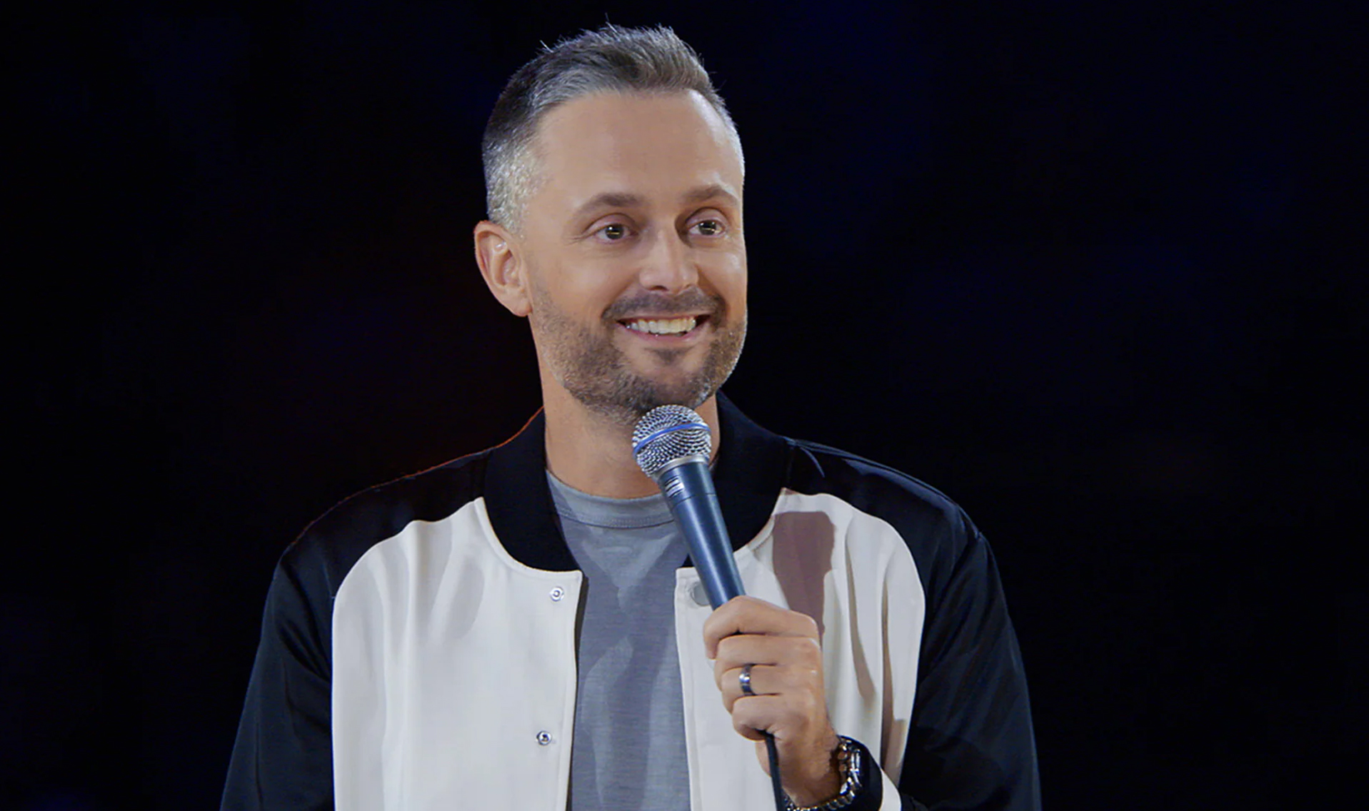 What Nate Bargatze Teaches Us About Building a Strong, Consistent Brand